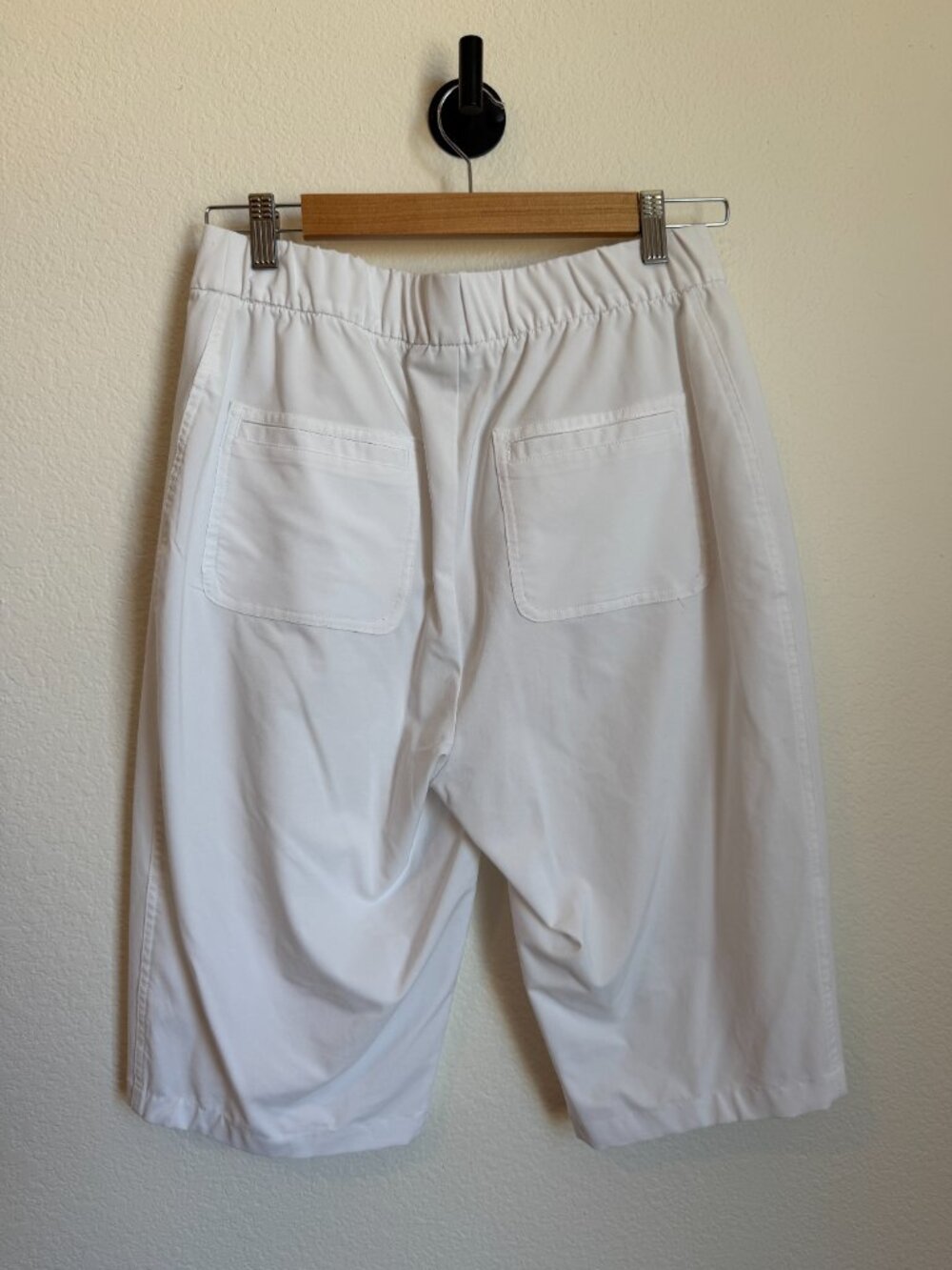 Chico's Neema White Loose Bermuda Capri Shorts Size 1.5 (US 10) - Picture 3 of 7